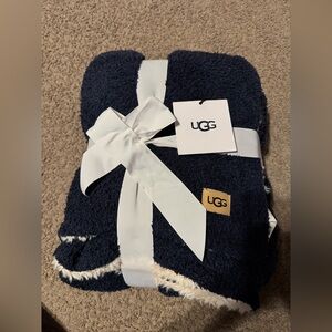 NWT Ugg Throw Blanket